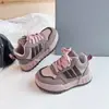 Zapatos para Niños Zapatos Blancos Pequeños 2026 Nuevo Otoño Zapatos de Patinaje para Niños Zapatos Deportivos para Niños Zapatos Casuales para Niñas Versátiles