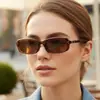 Óculos de Sol Quadrados Retrô Europeus e Americanos com Tachas, Tendência, Versáteis para Viagens ao Ar Livre, Proteção Solar, Férias, Moda e Uso Transfronteiriço
