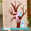 Decoración ambiental con flores y hojas de papel de seda en esquema de color Morandi para paredes de áreas temáticas en jardines de infancia y escuelas primarias