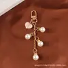 Nuevo Colgante Llavero de Aleación Rosa con Perlas Artificiales en Forma de Corazón, Diamante Creativo, Perfume, Accesorios Metálicos, Decoración para Bolsa