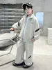 Conjunto de roupas esportivas para meninos 2026, coleção de outono, moderno e legal, estiloso e legal, para crianças mais velhas, com cardigã de gola alta e calça de perna larga