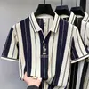 Oferta especial: Nuevo Estilo de Verano Top Holgado con Escote en V y Logo Bordado, Camisa Polo de Manga Corta para Hombre con Bloques de Color Rayados