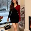 Vestido Cruzado de Color Bloque con Cuello en V y Mangas Largas Estilo Puro Deseo para Mujer, Otoño/Invierno Ajustado que Define la Cintura Base de Capa Vestido Corto que se Ajusta a la Cadera