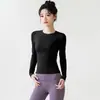 Top esportivo fitness feminino de manga comprida para corrida, secagem rápida, modelagem que afina a silhueta, respirável e elástico, ideal para pilates e ioga.