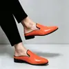 Pantuflas de media caña brillantes de punta fina de talla grande para hombre, mules casuales, zapatos de cuero simples dorados slip-on de moda