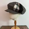 Gorra de plato a cuadros con bloques de color para otoño e invierno para niñas, gorra octogonal versátil estilo coreano que favorece las caras pequeñas, gorra artística retro de pintor japonés
