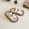 Pantuflas para niños 2025 verano nuevo estilo coreano lindas niñas súper lindas fondo suave sandalias sin cordones sandalias para bebé