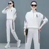 Conjunto Esportivo Casual Tendência com Gola Alta Solto para Mulheres Primavera Outono Novo Estilo Manga Longa Calça Longa Moletom Estiloso Conjunto Elegante de Duas Peças