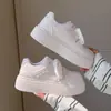 Zapatos Blancos Ligeros de Suela Gruesa para Aumentar la Altura para Mujer 2026 Nuevos Zapatos Casuales de Plataforma Primavera/Otoño Adelgazantes Versátiles Zapatos de Pan para Estudiantes