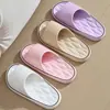 Chinelos de EVA com toque macio para homens e mulheres, populares para casa e banheiro no verão, antiderrapantes, chinelos de casal