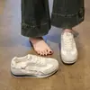 Zapatos de suela gruesa estilo Forrest Gump, tenis gruesos para mujer, nueva colección primavera/otoño 2026, suela suave, ligeros, transpirables, tenis blancos casuales