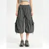 Directo del fabricante: Pantalones cortos de trabajo estilo americano con cordón y correa, diseño plisado, corte cropped para hombres y mujeres, con bolsillos grandes y piernas anchas, shorts de verano