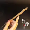 Frete Grátis em um Pente de Cabelo de Sândalo Verde Natural, Pente de Madeira Polido à Mão, Novo Pente de Estilo Chinês com um Toque de Luxo