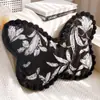 Almohada con Forma Retro con Relleno para Dormitorio, Ventana de Mirador y Sofá, con Patrón Floral de Mariposas Simple de Alta Gama