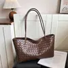 Bolsa de Ombro Versátil Moda Europeia Transfronteiriça 2026 Nova Estilosa de Ombro Grande Capacidade Bolsa Tote para o Dia a Dia