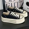 Tênis de Lona para Mulheres 2026 Novo Estilo Outono Aumenta a Altura Versátil Tênis Esportivo Bico Redondo Cano Baixo Sapatos Brancos Modernos