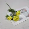 Flor Artificial de tres cabezas Camelia flor de boda arreglo floral decoración suave decoración sala de estar hogar flor de seda decoración de escritorio flor artificial flor falsa al por mayor