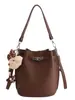 Bolsa Saco para o Dia a Dia, Design Retrô de Nicho, Bolsa de Ombro com Fivela de Fecho, Novo Estilo 2026, Luxo Leve, Bolsa Transversal Casual Estilosa
