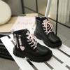 Botas de Zíper Lateral para Meninas Outono e Inverno Novas Botas Infantis Botas de Couro Princesa Coração Infantil Médias e Grandes Botas Simples