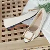 Sapatos Individuais Quadrados Versáteis Estilo Coreano para Mulheres, Novos Sapatos Casuais de Salto Baixo Raso para Mães, Inverno 2025, Atacado