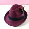 Chapéu Pequeno de Feltro com Penas Coloridas, Chapéu Vintage de Cavalheiro, Chapéu de Jazz, Moda Transfronteiriça para Homens e Mulheres, Novo Estilo Europeu e Americano, Versátil