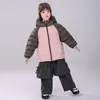 Chaquetas Cortas Ligeras Personalizadas de Plumas para Hombres, Mujeres y Niños, Nuevo Estilo Otoño e Invierno, 90% Plumón de Pato Blanco, Chaqueta con Capucha Versátil de Bloques de Color