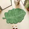 Alfombra absorbente antideslizante para baño del hogar, alfombra absorbente con drenaje de agua para encimera de cocina, alfombrilla de suelo simple de tierra de diatomeas con forma de hoja