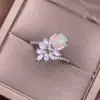 Anillo de Ópalo Plata S925 Incrustado Full Diamond Exquisito Lujo Ligero Forma de Gota Ópalo Colorido Joyería de Mano Moda OL Anillo de Serpiente