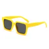 Nueva versión de las gafas de sol cuadradas retro de pierna ancha favoritas de los influencers con protección UV, a la moda y tendencia para fotografía callejera