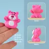 Urso Morango Cor Sólida Criativo Resina Fofo Pequenos Enfeites DIY Acessórios de Caixa Surpresa Artesanato Estéreo de Carro Pequenas Bonecas