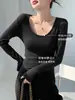 Camiseta feminina estilo coreano com gola U e manga longa, para início de outono, acinturada, elástica, justa ao corpo, decote baixo, top estiloso para usar por baixo
