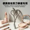 Tijeras para cejas de acero inoxidable, diseñadas para prevenir rayones, son ideales para tratamientos de belleza y recorte de cejas.. Vienen con un peine y son pequeños, lo que los hace perfectos para la aplicación de maquillaje.. Ofrecemos servicios de fabricación y procesamiento personalizados