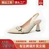 Sapatos Personalizados Primavera e Outono Femininos Bico Fino Salto Gatinho Traseiro Salto Alto Sandálias Baotou Europeias e Americanas com Fivelas Metálicas