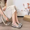 Sapatos Femininos de Couro com Strass para Aumentar a Altura para Saias, Novo Estilo Coreano Verão 2026 Mary Jane Rasteirinhas de Salto Baixo