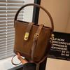 Bolso Cubo 2026 Nuevo Otoño e Invierno Retro para Mujer Estilo de Alta Gama Hombro Único Gran Capacidad Bolso de Mano Bolso Cruzado