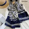 Venta al por mayor de fábrica Nuevo bufanda larga de playa satinada Li Jin 90*180 estampada estilo coreano chal de seda artificial