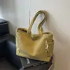 Bolsa de veludo feminina da moda 2024 outono nova chegada bolsa de ombro axila bolsa grande capacidade bolsa de viagem da moda