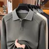 Camiseta de manga comprida estilo Old Money para homens, com lã e seda, nova coleção outono 2026, com gola, cor sólida, design simples e casual