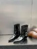 Botas de Cano Curto de Couro com Salto Bloco Apontado Estilo Retrô Coreano Femininas 2026 Outono/Inverno Novas Botas para Calça Afinando o Corpo com Temperamento