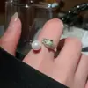 Anel Aberto Minimalista de Zircônia e Pérola Estilo Coreano Elegante Versátil Anel para Dedo Indicador Joia Leve de Luxo de Alta Qualidade para Mulheres