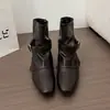 Botines de punta con hebilla para mujer, nueva colección otoño/invierno 2026, estilo retro, tacón grueso, que aumentan la altura, versátiles y adecuados para varios atuendos.