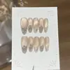 Un par de puntas de uña Gu [Jinsha] en tono dorado, otoñales y atmosféricas, estilo ojo de gato, con detalles de diamantes triturados y purpurina fina, hechas a mano