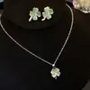 Brincos e Colar de Trevo com Pedra Olho de Gato Cravejados de Diamante, Corrente de Clavícula Exquisita Versátil e Fashion, Joias de Luxo Leve e de Alta Qualidade