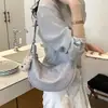 Bolsa Meia-Lua para Mulheres Modelo Verão 2026 Design de Nicho Bolsa de Ombro Prata Bolsa Transversal de Alta Qualidade para o Dia a Dia Versátil Bolsa Bolinho