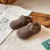 Zapatos Birkenstock para Niñas 2026 Primavera/Otoño Estilo Nuevo Suela Suave Bebé Pequeño Moda Zapatos Pequeños de Cuero Mocasines para Niños Zapatos de Conducir