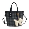 Bolso Pequeño Nuevo de Verano para Mujer, Patrón a Cuadros, Alto Valor Estético, Bolso Cruzado Personalizado para Hombro, Bolso Cubo de Mano de Moda