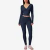 Conjunto popular de yoga Xiyin para mulheres, com decote em V, mangas compridas torcidas, e leggings de cintura alta dobráveis com controle de barriga, conjunto de duas peças para Pilates
