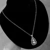 Acessórios de Pingente de Cabacinha Giratória Fulu de Luxo Acessível Retrô Colar de Aço Titânio Feminino Joia de Corrente de Clavícula Cabacinha Antiga Cravejada com Diamantes