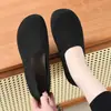 Sapatos de Pano de Pequim Antigos Femininos Slip-on Boca Rasa Sola Macia Sapatos de Mãe para Idosos de Meia-Idade Verão Malha Respirável Sapatos Casuais da Moda