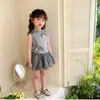 Conjunto Doce de Verão para Bebê Coreano 2026 Novo Estilo Conjunto de Top Colete com Laço e Saia Floral Xadrez para Meninas